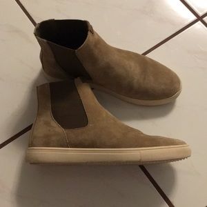 CLAE taupe Chelsea boot me  size 8